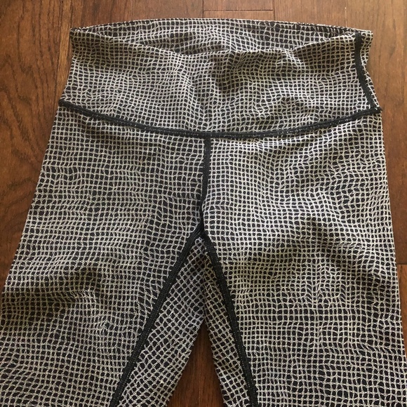 Lululemon leggings 4 - Picture 2 of 7